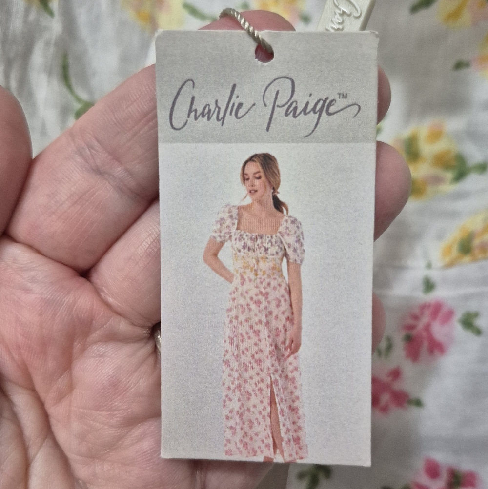 Womens Charlie Paige Floral Dress Size Medium New With Tags